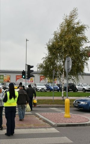 Tarnobrzescy policjanci przeprowadzili działania „NURD” mające na celu zwiększenie poziomu bezpieczeństwa niechronionych uczestników ruchu drogowego. Do tej kategorii uczestników ruchu zaliczają się piesi oraz kierujący jednośladami. W trakcie akcji mundurowi ujawnili 16 wykroczeń.