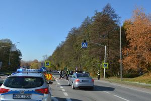 Policjanci dbają o bezpieczeństwo osób odwiedzających nekropolie w powiecie tarnobrzeskim