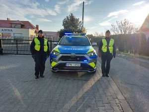 Policjanci dbają o bezpieczeństwo osób odwiedzających nekropolie w powiecie tarnobrzeskim