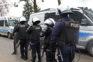 Policjanci zabezpieczali mecz piłki nożnej Stal Gorzyce – Czarni Jasło