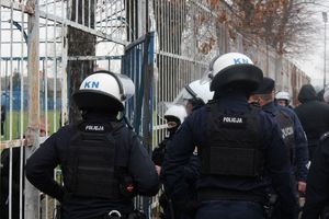 Policjanci zabezpieczali mecz piłki nożnej Stal Gorzyce – Czarni Jasło