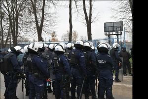 Policjanci zabezpieczali mecz piłki nożnej Stal Gorzyce – Czarni Jasło