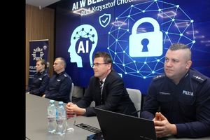 Poczucie bezpieczeństwa jest podstawową wartością człowieka. W dzisiejszych czasach coraz częściej spotykamy się z wieloma zagrożeniami, dlatego policjanci podejmują wiele inicjatyw, by mieszkańcy mieli świadomość jak właściwe je rozpoznawać i skutecznie reagować. Podczas zorganizowanej debaty inauguracyjnej pn. „Cyberzagrożenia” funkcjonariusze mówili m.in. o zagrożeniach w sieci. W spotkaniu udział wziął Zastępca Komendanta Miejskiego Policji w Tarnobrzegu nadkom. Grzegorz Boroń.