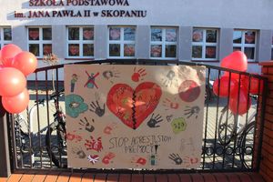 Stop Przemocy - tarnobrzescy policjanci z uczniami ze Skopania włączyli się kamapnię