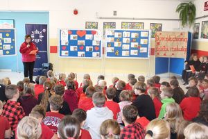 Stop Przemocy - tarnobrzescy policjanci z uczniami ze Skopania włączyli się kamapnię