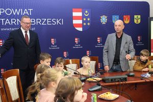 Akcja edukacyjna "Babciu, Dziadku - nie daj się oszustom!". Spotkanie z dziećmi z Wrzaw