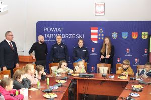 Akcja edukacyjna "Babciu, Dziadku - nie daj się oszustom!". Spotkanie z dziećmi z Wrzaw