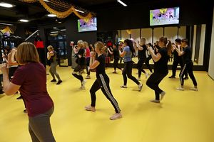 W ramach obchodów 100. obecności kobiet w Policji, tarnobrzescy policjanci zorganizowali specjalistyczne zajęcia z samoobrony. Celem zajęć było podnoszenie poczucia bezpieczeństwa u kobiet, rozwijanie praktycznych umiejętności, wzmacnianie kompetencji oraz wymiana doświadczeń.