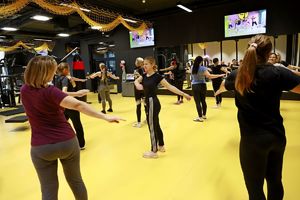 W ramach obchodów 100. obecności kobiet w Policji, tarnobrzescy policjanci zorganizowali specjalistyczne zajęcia z samoobrony. Celem zajęć było podnoszenie poczucia bezpieczeństwa u kobiet, rozwijanie praktycznych umiejętności, wzmacnianie kompetencji oraz wymiana doświadczeń.