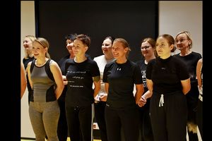 W ramach obchodów 100. obecności kobiet w Policji, tarnobrzescy policjanci zorganizowali specjalistyczne zajęcia z samoobrony. Celem zajęć było podnoszenie poczucia bezpieczeństwa u kobiet, rozwijanie praktycznych umiejętności, wzmacnianie kompetencji oraz wymiana doświadczeń.