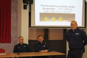 „Bezpieczny senior”- był tematem debaty ewaluacyjnej skierowanej do mieszkańców gminy Gorzyce w powiecie tarnobrzeskim. Podczas spotkania, omówiono zagadnienia dotyczące bezpieczeństwa osób starszych – w jaki sposób unikać zagrożeń, jak postępować z oszustami.