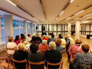 Jak ustrzec się przed oszustami oraz jak ważne jest noszenie elementów odblaskowych - o tym i wielu innych tematach, związanych z bezpieczeństwem, rozmawiali z seniorami dzielnicowi z Nowej Dęby podczas potkań zorganizowanych na terenie gminy.