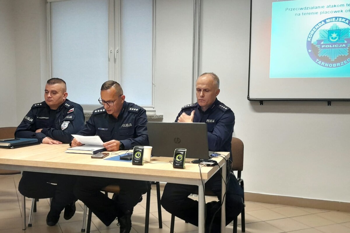 Spotkanie policjantów z przedstawicielami szkół w Tarnobrzegu